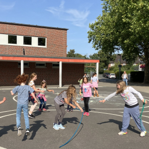 Kennenlernen der neuen Schule und der Schulwege