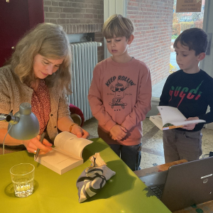 Eine Reise in den Funklerwald - Kinderbuchautorin Stefanie Taschinski zu Besuch an der Marienschule